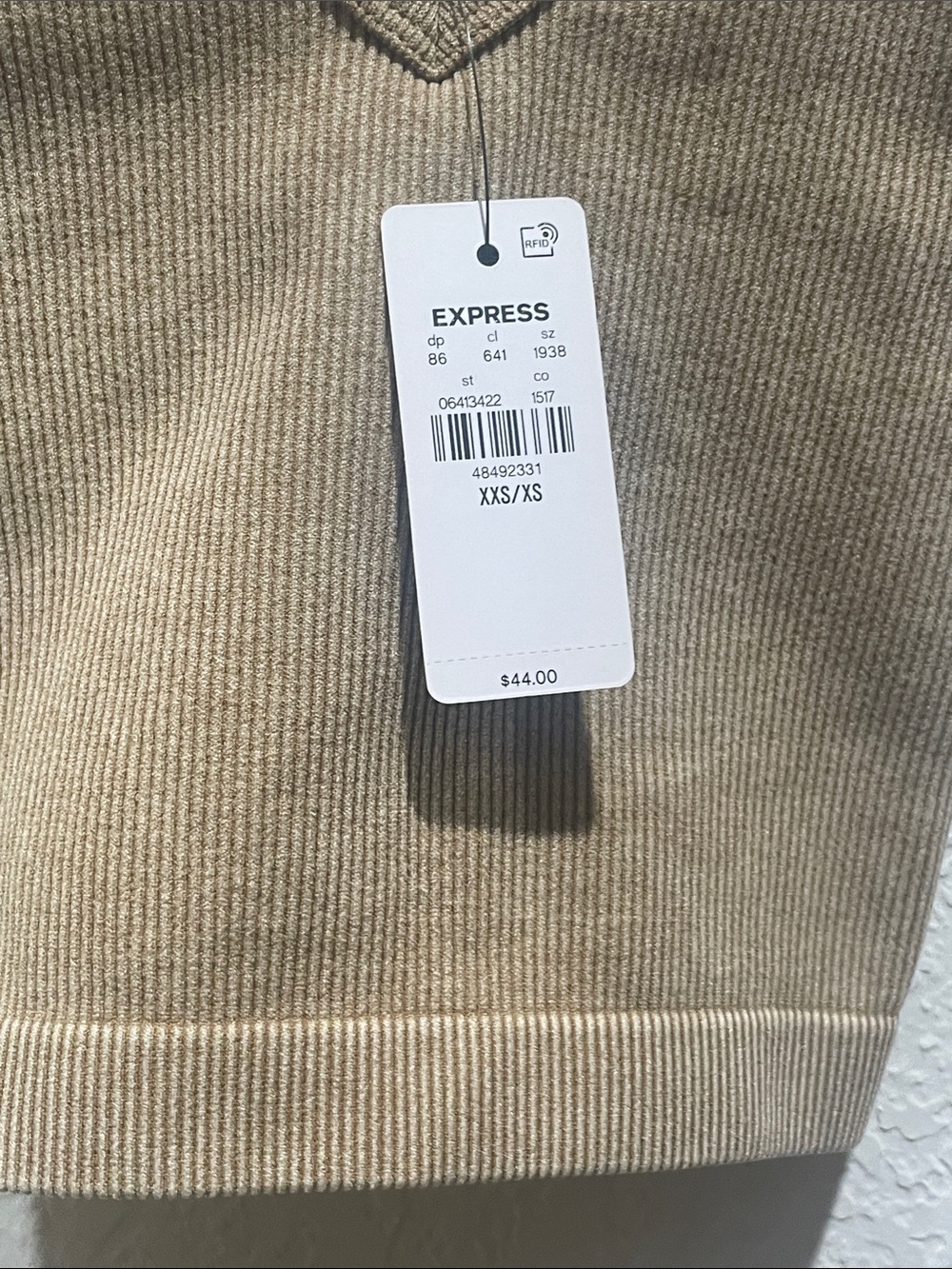 Express Ribbed V-Neck Cropped Tank Top - Tan - Picture 3 of 3